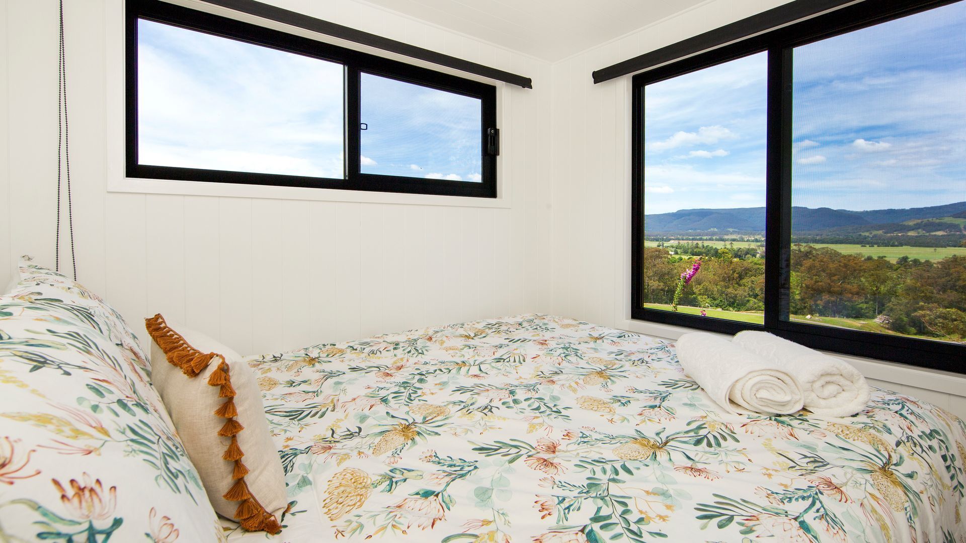 1 habitación, escritorio y ropa de cama 