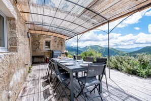 تناول الطعام بالخارج