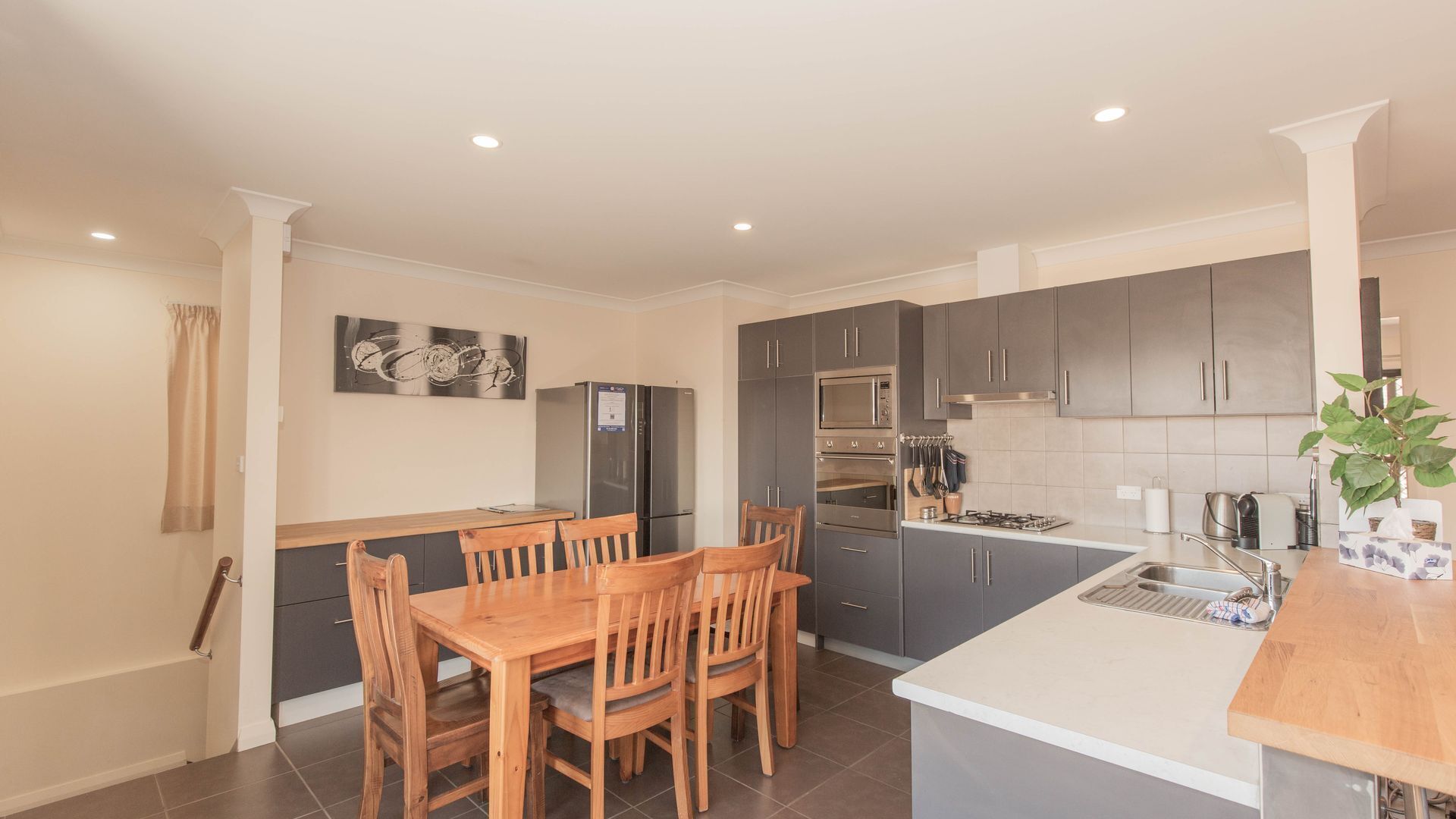 Jackson Hole 3 - 3/123 Gippsland Street — image 2