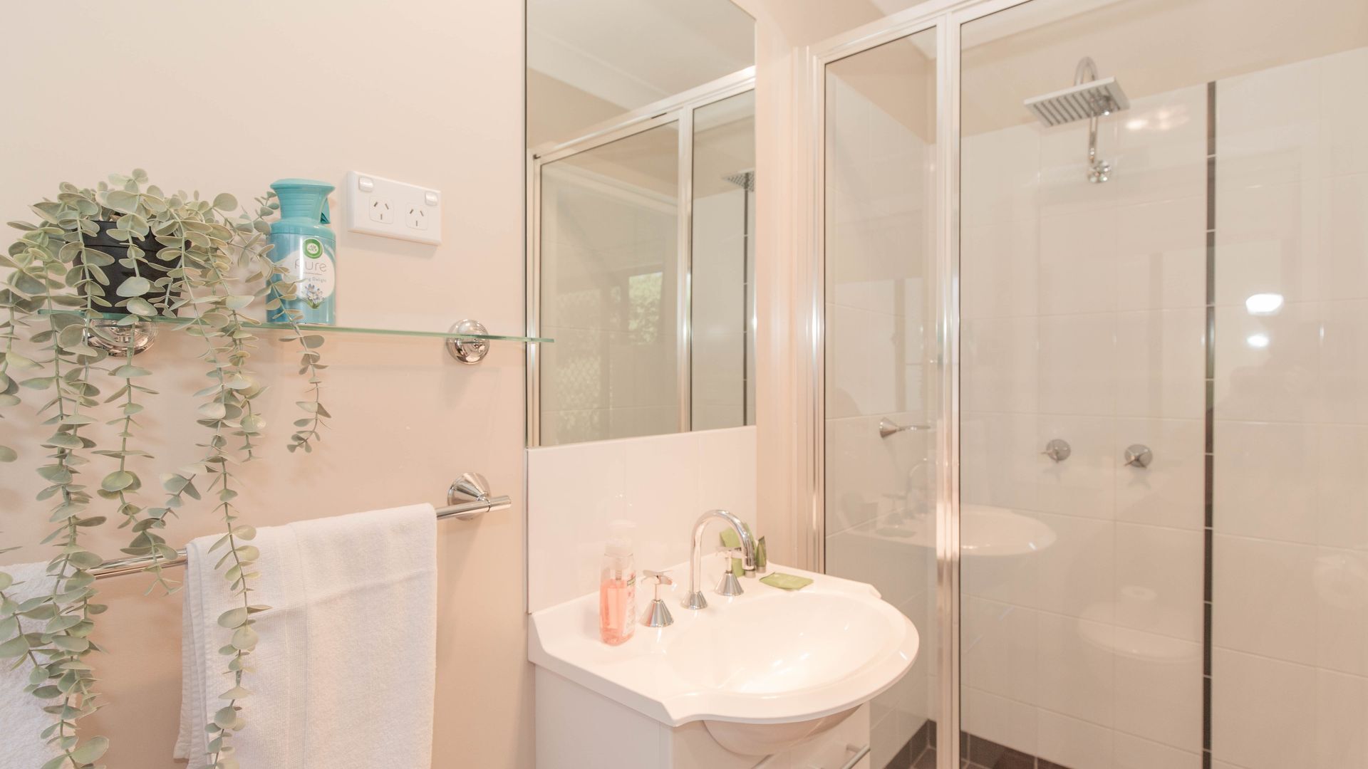 Jackson Hole 3 - 3/123 Gippsland Street — image 11