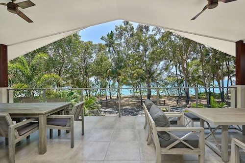 Havannah Beachfront Holiday House with Heated Pool