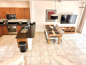 Dining - Private Backyard/Top Rated Resort/3 mi to Disney (Kissimmee)