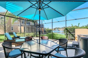 Outdoor dining - Gorgeous Pool view/Waterfront/3 miles to Disney (Kissimmee)