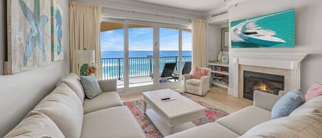 Smart-tv, een open haard en een stereo