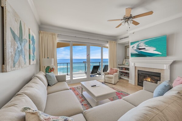 Smart TV, chimenea, estéreo