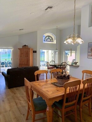 House, 4 Bedrooms | Dining