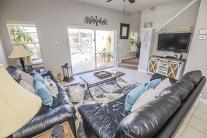 Residenza, 3 camere da letto | Soggiorno | TV