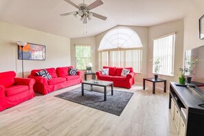 콘도, 침실 3개 | 거실 공간