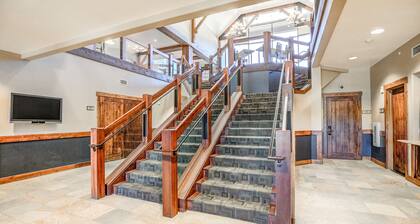 Crystal Peak Mountaineer Condo: Ski-In, Ski-Out Luxury