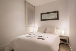 2 bedrooms, iron/ironing board, free WiFi, bed sheets - GE6 (Barcelona)