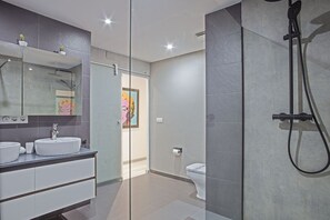 Bruser, hårtørrer, håndklæder