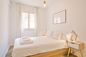3 makuuhuonetta, silitysrauta/-lauta, ilmainen Wi-Fi, vuodevaatteet