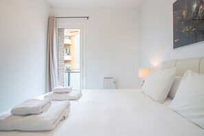 3 makuuhuonetta, silitysrauta/-lauta, ilmainen Wi-Fi, vuodevaatteet