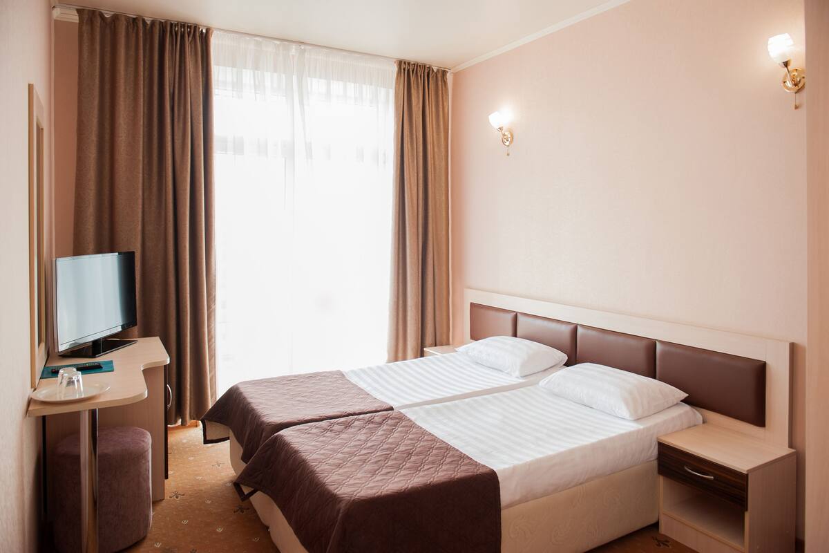 In-room safe, free WiFi, bed sheets
