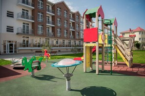 Tempat bermain anak - outdoor