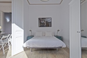 4 bedrooms, in-room safe, iron/ironing board, free WiFi - A21 (Barcelona)