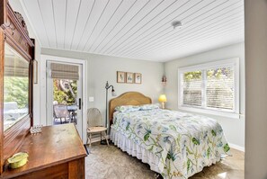 3 bedrooms, iron/ironing board, WiFi - Water Facing Home on Hiawatha Beach (2246) (Wellfleet)