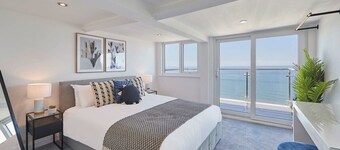 Host & Stay | Penthouse Pier View
