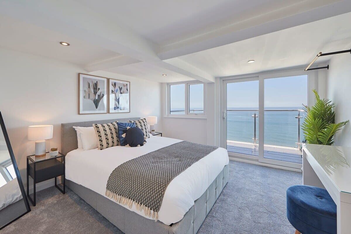 2 bedrooms, iron/ironing board, Internet, bed sheets