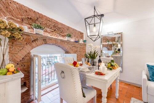 A Million Dollar's View: the Lucca Colosseum. Luxury 1 bedroom 1 Bathroom Apartment