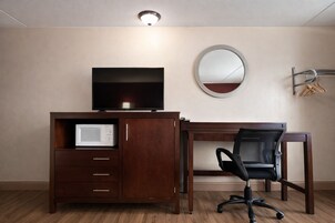 Cortinas opacas, tabla de planchar con plancha, wifi gratis