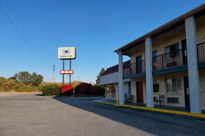 Exterior - Kings Inn Motel (Reading)