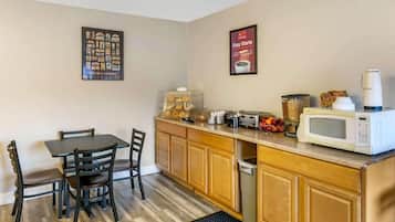 Free daily continental breakfast