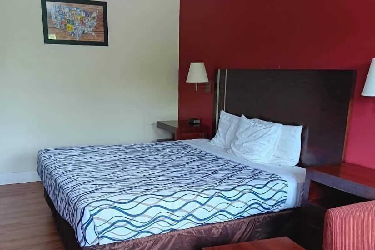 Classic Room | Blackout drapes, iron/ironing board, free WiFi, bed sheets