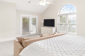 4 bedrooms, iron/ironing board, Internet, bed sheets - Captain Champs Castaway | Elevator & Game Room! (Tybee Island)