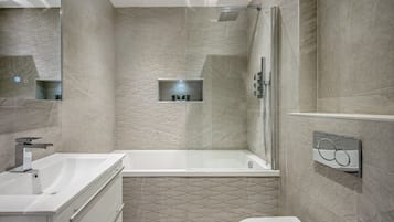 Doccia, asciugacapelli, asciugamani