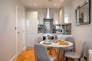 Unclassified image, 5 of 15, button