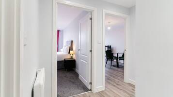 1 bedroom, desk, iron/ironing board, WiFi