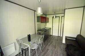 シャレー 2 ベッドルーム テラス | 専用キッチン | 冷蔵庫、電子レンジ、コンロ、食器洗い機