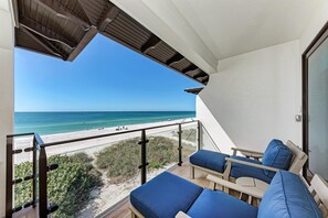 Property grounds - BUENA VISTA 4 - LUXURY BEACHFRONT - Anna Maria Island - By Island Real Estate Va (Holmes Beach)