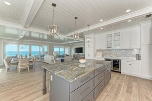 Dining - BUENA VISTA 4 - LUXURY BEACHFRONT - Anna Maria Island - By Island Real Estate Va (Holmes Beach)