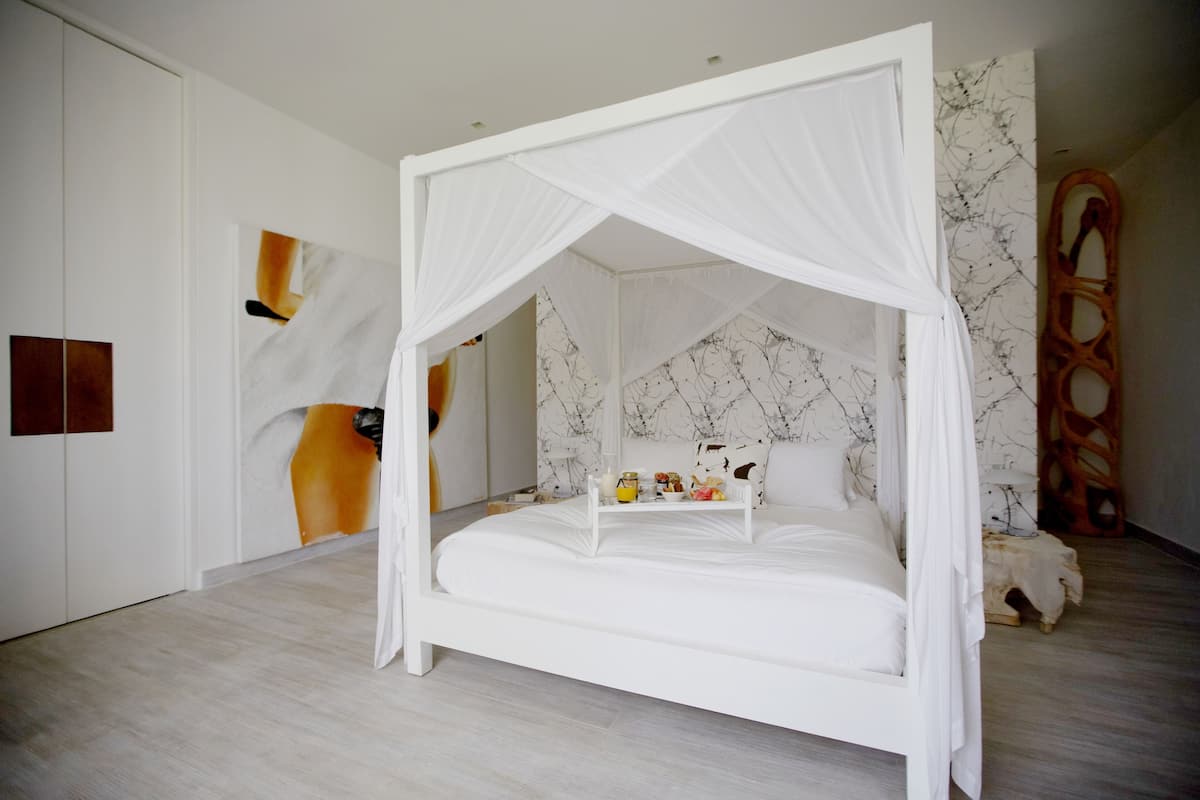 6 habitaciones, cunas, camas extra y wifi gratis