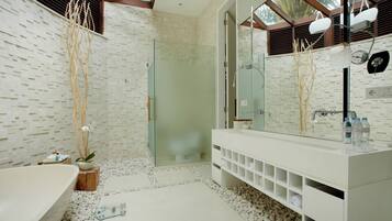 Free toiletries, hair dryer, bathrobes, towels
