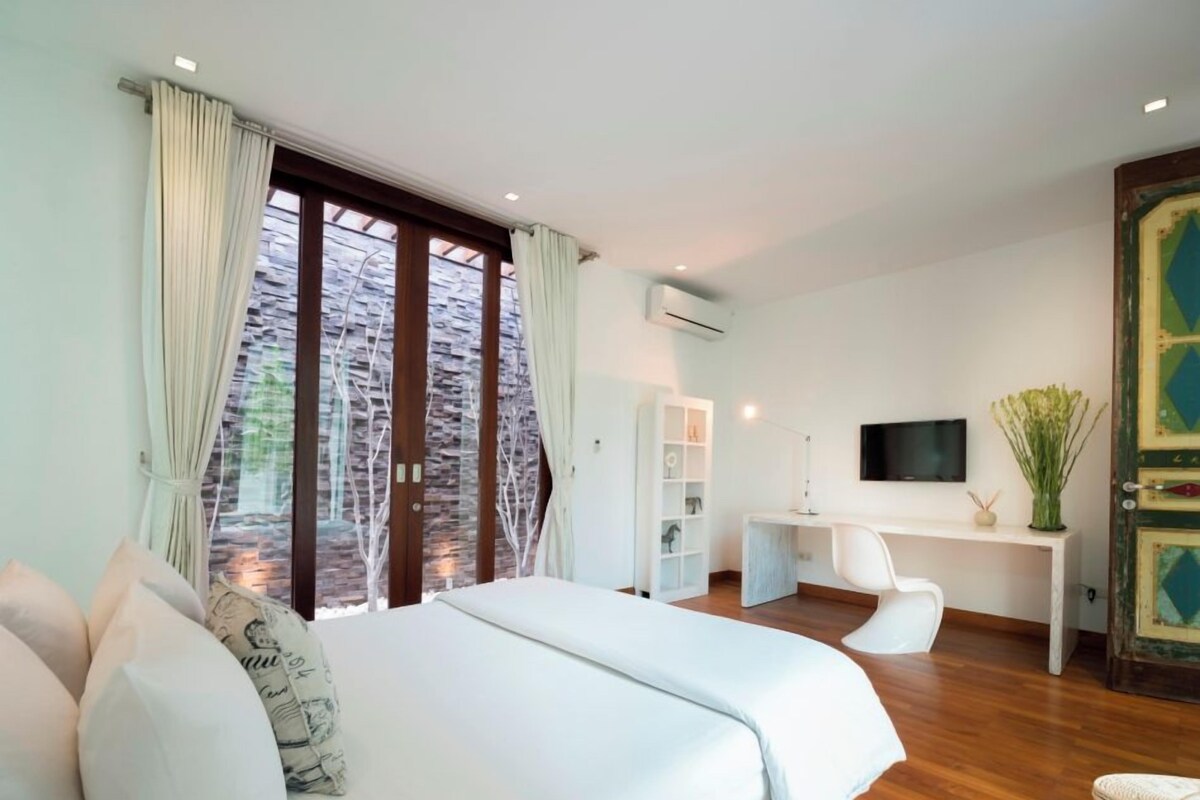 Cunas, camas extra, wifi gratis y ropa de cama 