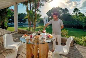Outdoor dining - Pure Villa Bali by Nagisa Bali (Canggu)