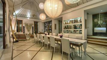 Makan di kamar