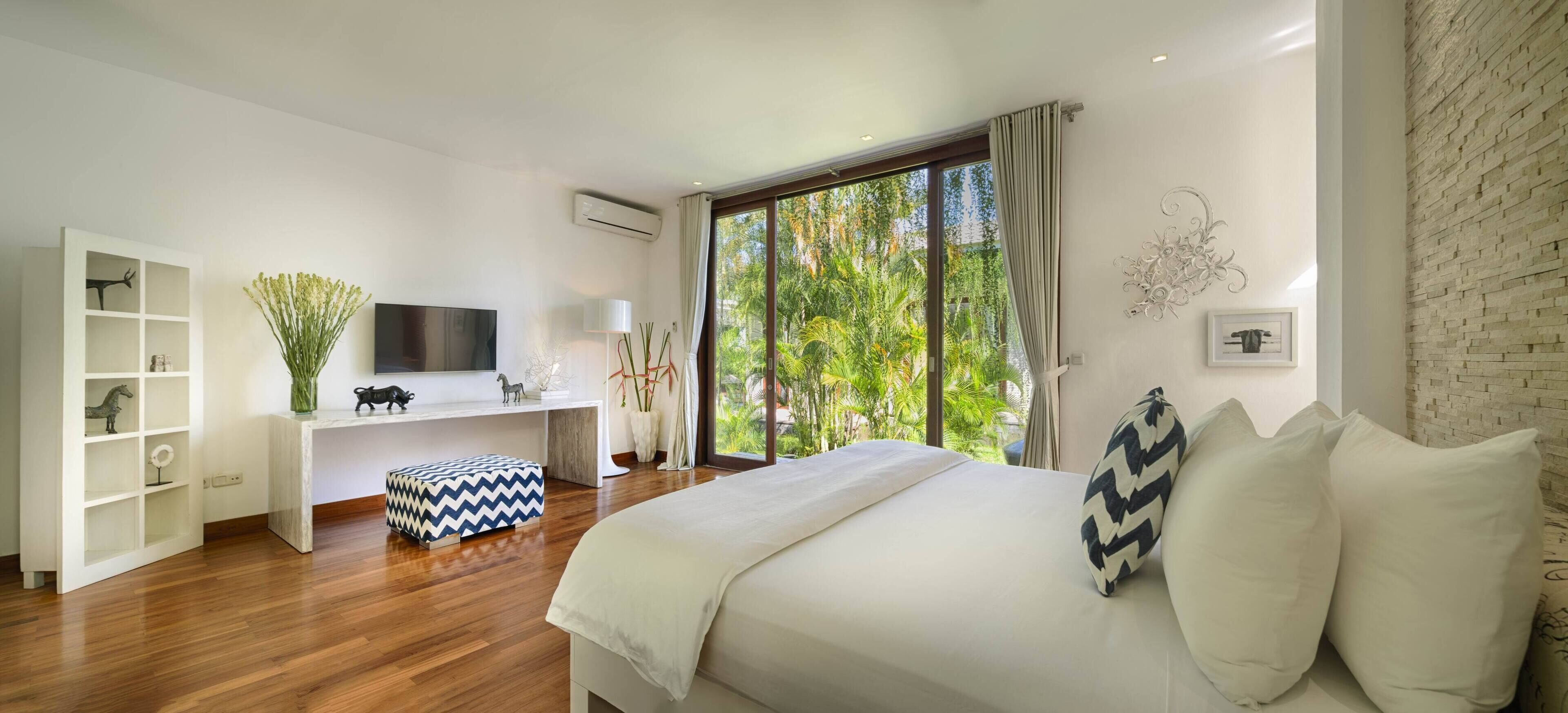 Cots/infant beds, rollaway beds, free WiFi, bed sheets