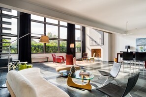 Téléviseur, bureau