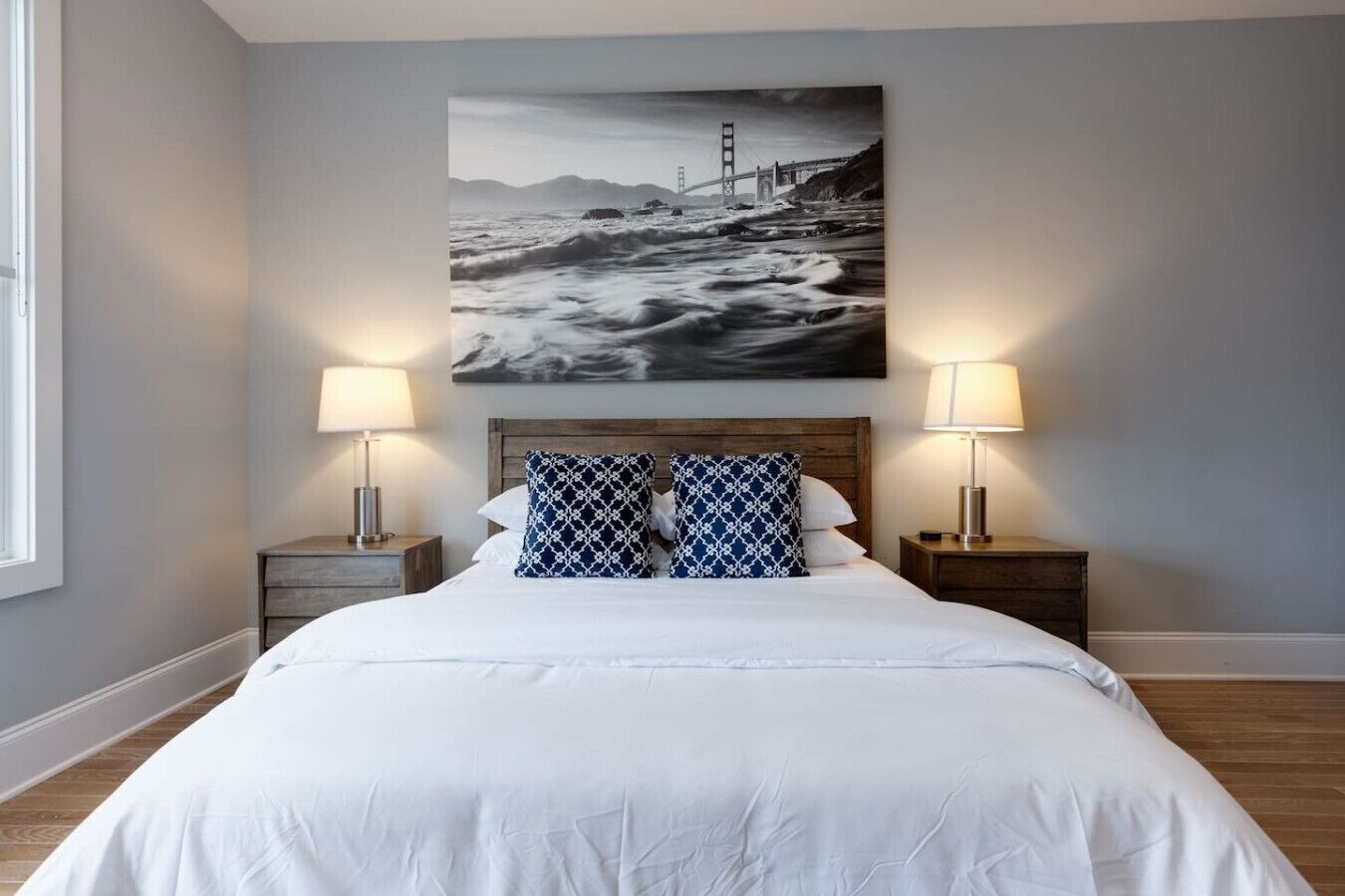 3 slaapkamers, een bureau, een strijkplank/strijkijzer, reisbedje