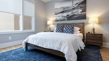 3 bedrooms, desk, iron/ironing board, travel crib