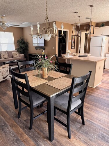 Beautiful Ranch close to Sumter Landing and Cane Gardens Country Club