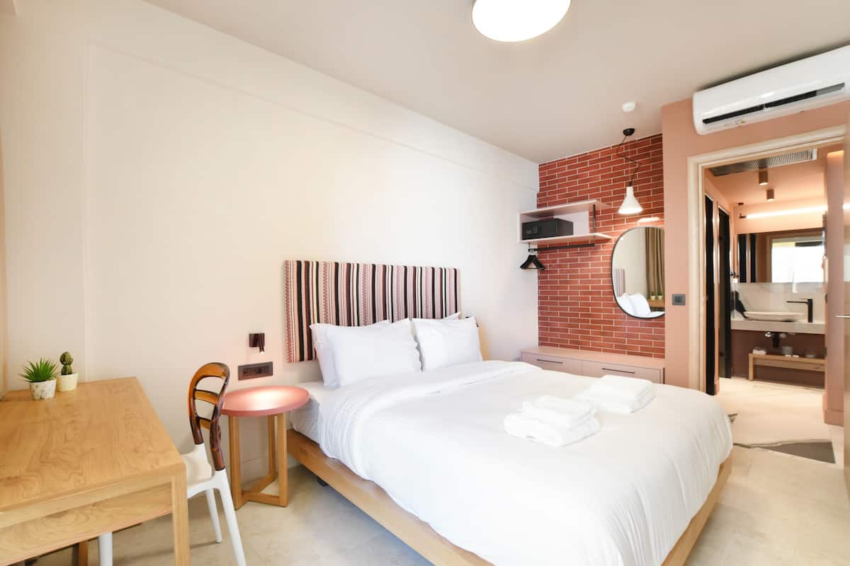 Executive Apartment | 1 bedroom, premium bedding, in-room safe, individually decorated