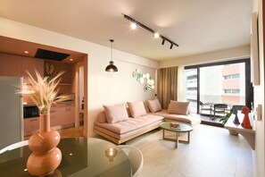 Family Apartment | Living area | 49-inch Smart TV with satellite channels, TV - Pavo Art Hotel (Heraklion)