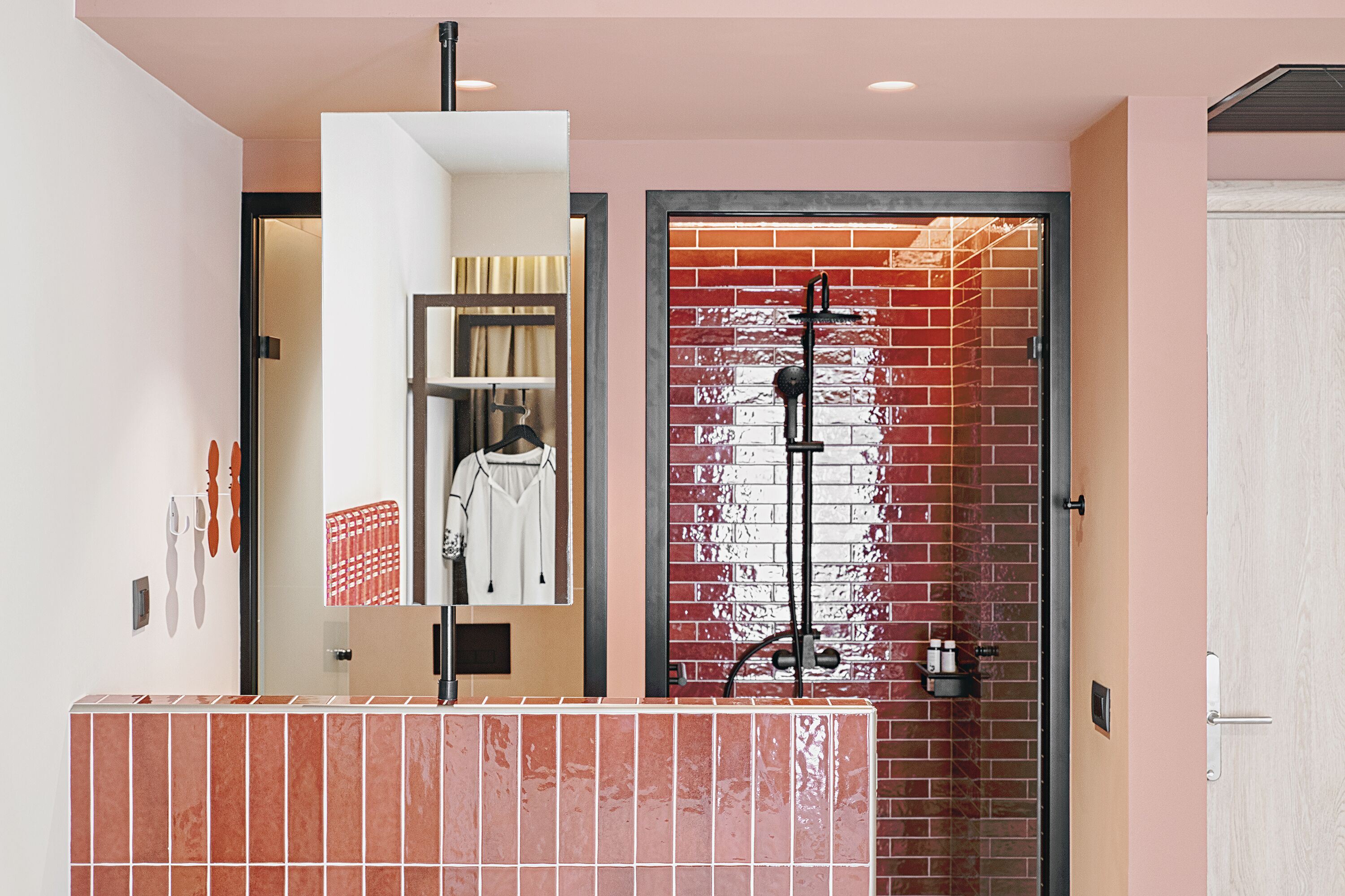 Premium Studio | Bathroom shower
