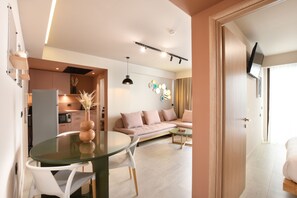 Family Apartment | Premium bedding, in-room safe, individually decorated, desk - Pavo Art Hotel (Heraklion)