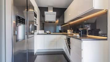 Réfrigérateur, micro-ondes, four, lave-vaisselle